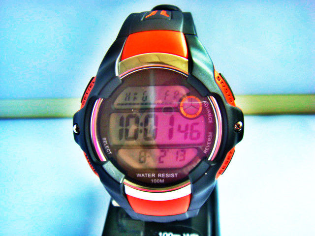 Mens Waterproof Round Sporty Quartz Digital Watches With 15 Lap Memory